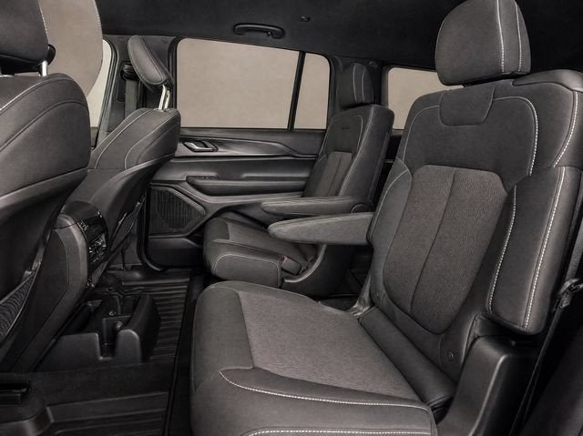 2025 Jeep Grand Cherokee L Laredo X 4x2