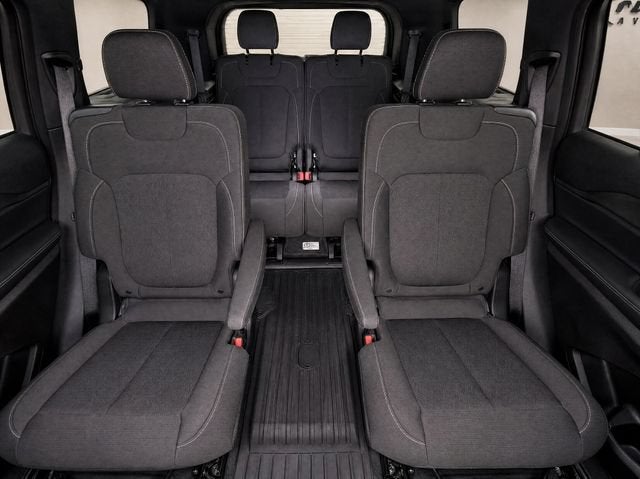 2025 Jeep Grand Cherokee L Laredo X 4x2