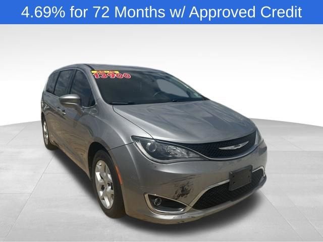 2018 Chrysler Pacifica Touring Plus's photo