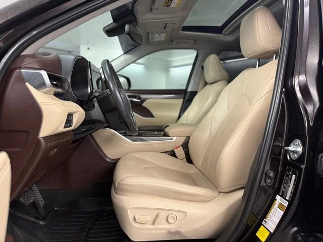 2022 Toyota Highlander Hybrid Limited