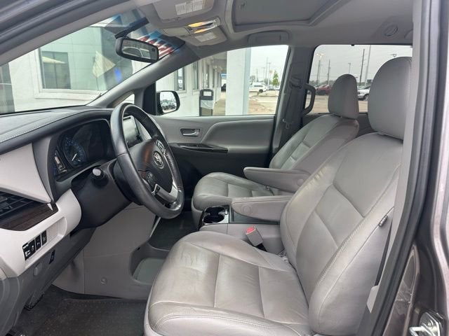 2016 Toyota Sienna XLE 8 Passenger