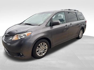 2016 Toyota Sienna XLE 8 Passenger