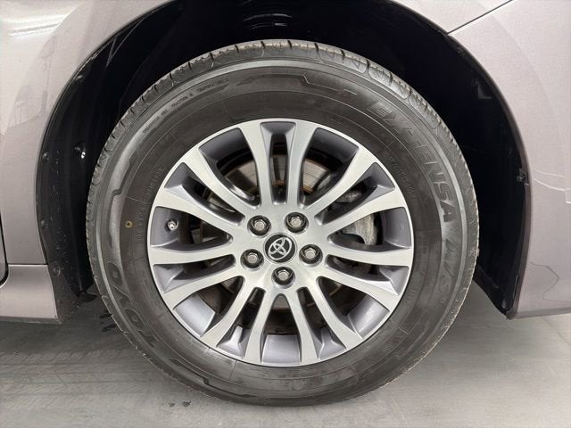 2020 Toyota Sienna XLE Auto Access Seat