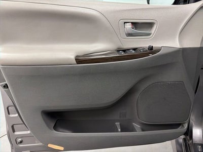 2020 Toyota Sienna XLE Auto Access Seat