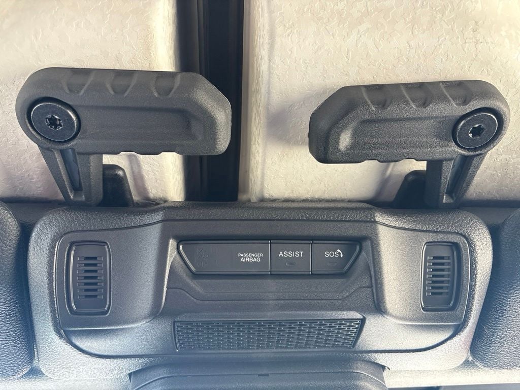 2026 Jeep Wrangler WRANGLER 4-DOOR SAHARA — photo 32