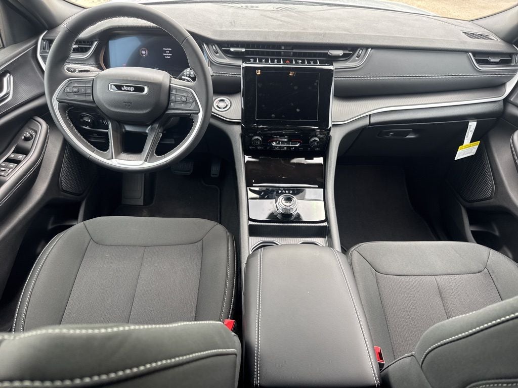 2025 Jeep Grand Cherokee GRAND CHEROKEE LAREDO 4X2