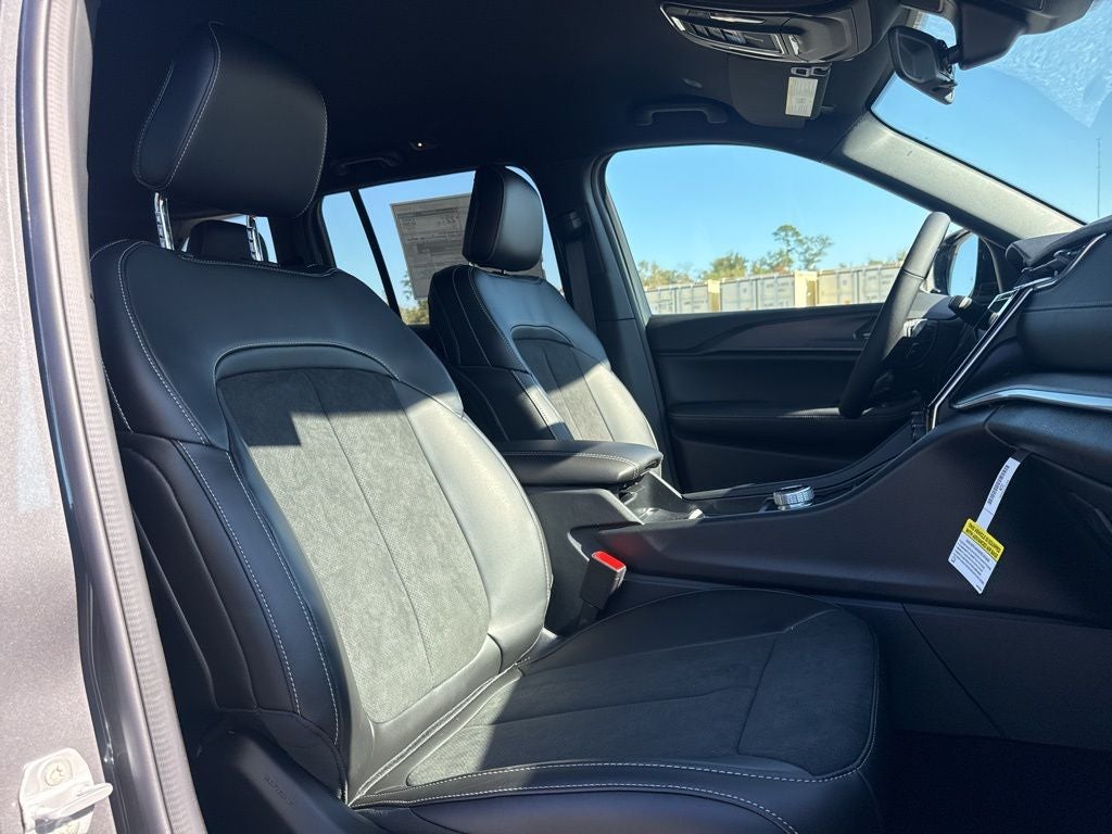 2025 Jeep Grand Cherokee GRAND CHEROKEE ALTITUDE 4X2