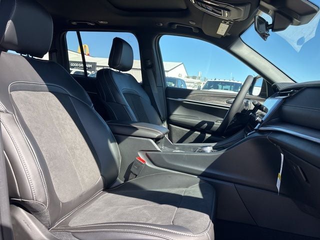 2026 Jeep Grand Cherokee GRAND CHEROKEE LAREDO ALTITUDE 4X2