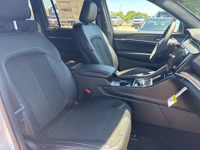 2026 Jeep Grand Cherokee GRAND CHEROKEE LAREDO ALTITUDE 4X2