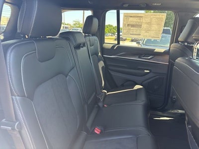 2026 Jeep Grand Cherokee GRAND CHEROKEE LAREDO ALTITUDE 4X2