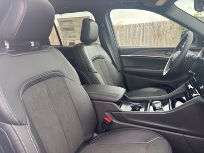 2026 Jeep Grand Cherokee GRAND CHEROKEE LAREDO ALTITUDE 4X2