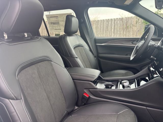 2026 Jeep Grand Cherokee GRAND CHEROKEE LAREDO ALTITUDE 4X2