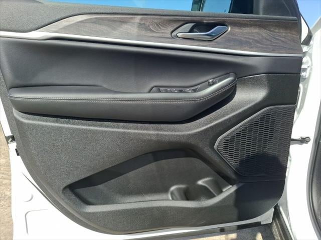 2026 Jeep Grand Cherokee GRAND CHEROKEE LAREDO ALTITUDE 4X2