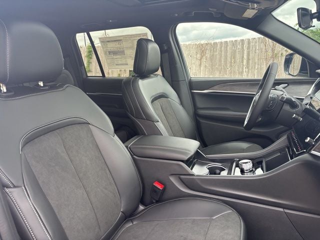 2026 Jeep Grand Cherokee GRAND CHEROKEE LAREDO ALTITUDE 4X2