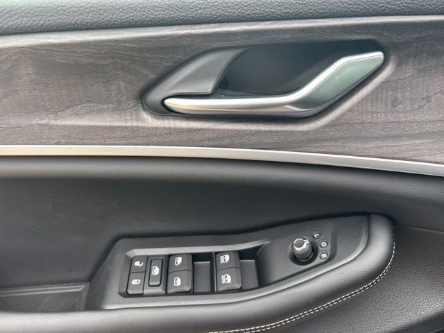 2026 Jeep Grand Cherokee GRAND CHEROKEE LAREDO ALTITUDE 4X2