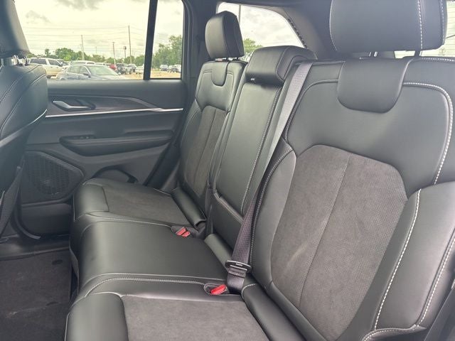 2026 Jeep Grand Cherokee GRAND CHEROKEE LAREDO ALTITUDE 4X2