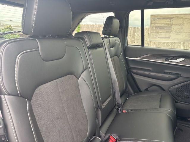 2026 Jeep Grand Cherokee GRAND CHEROKEE LAREDO ALTITUDE 4X2