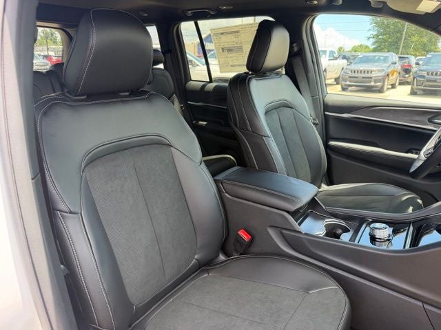 2026 Jeep Grand Cherokee GRAND CHEROKEE LAREDO ALTITUDE 4X2