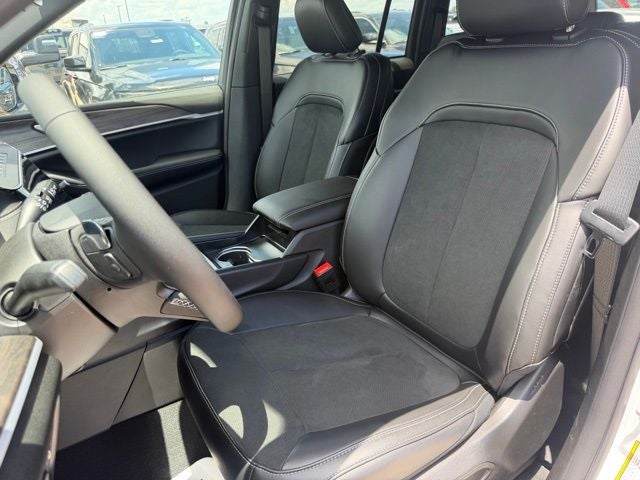 2026 Jeep Grand Cherokee GRAND CHEROKEE LAREDO ALTITUDE 4X2