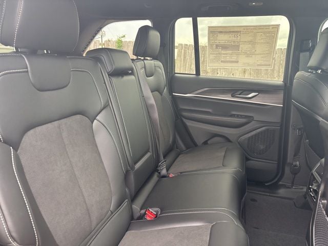 2026 Jeep Grand Cherokee GRAND CHEROKEE LAREDO ALTITUDE 4X2