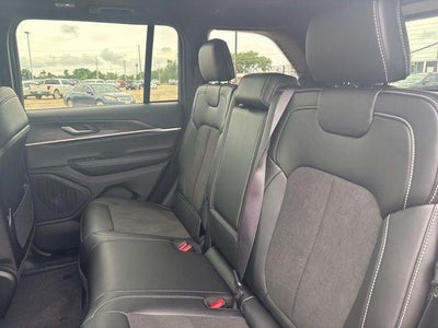 2026 Jeep Grand Cherokee GRAND CHEROKEE LAREDO ALTITUDE 4X2