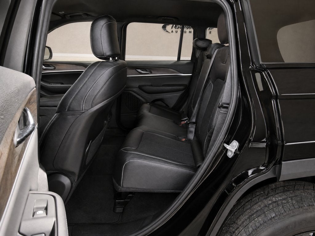 2027 Jeep Grand Cherokee GRAND CHEROKEE LAREDO ALTITUDE 4X2