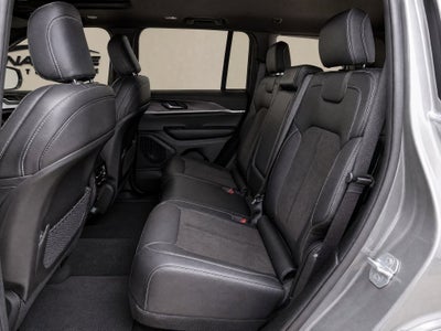 2027 Jeep Grand Cherokee GRAND CHEROKEE LAREDO ALTITUDE 4X2