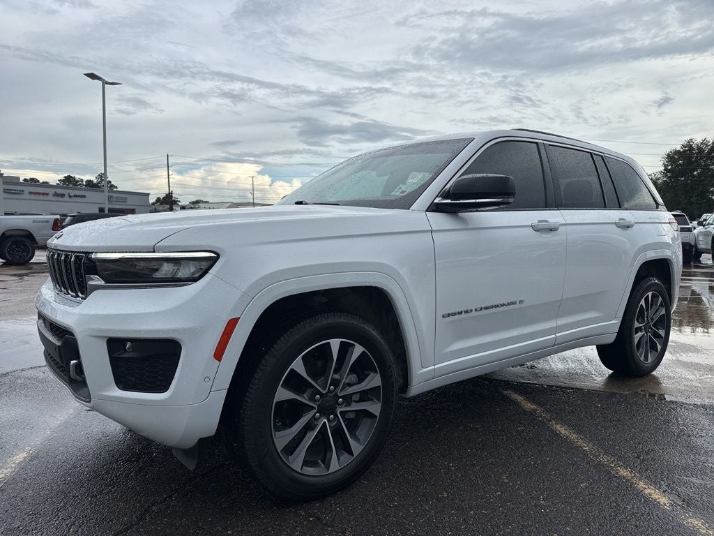 2023 Jeep Grand Cherokee Overland's photo