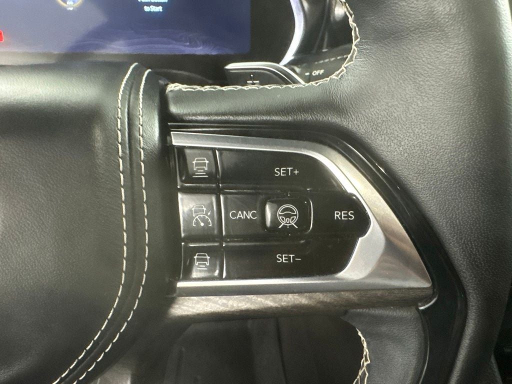 2023 Jeep Grand Cherokee Overland 4x2