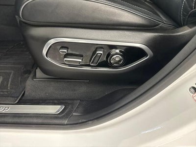 2023 Jeep Grand Cherokee Overland 4x2