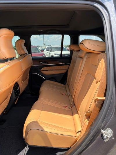 2023 Jeep Grand Cherokee Summit
