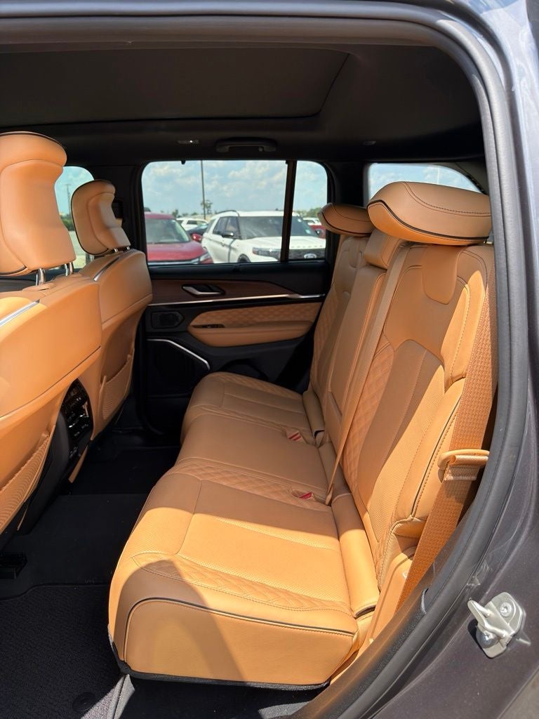 2023 Jeep Grand Cherokee Summit