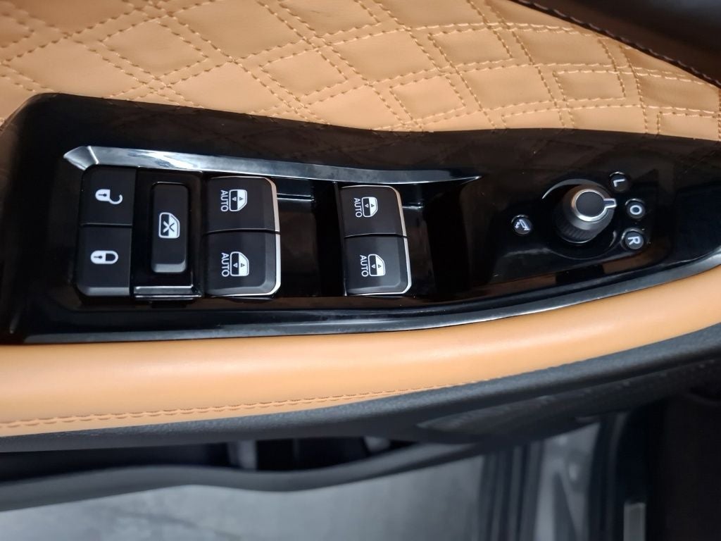2023 Jeep Grand Cherokee Summit 4x2