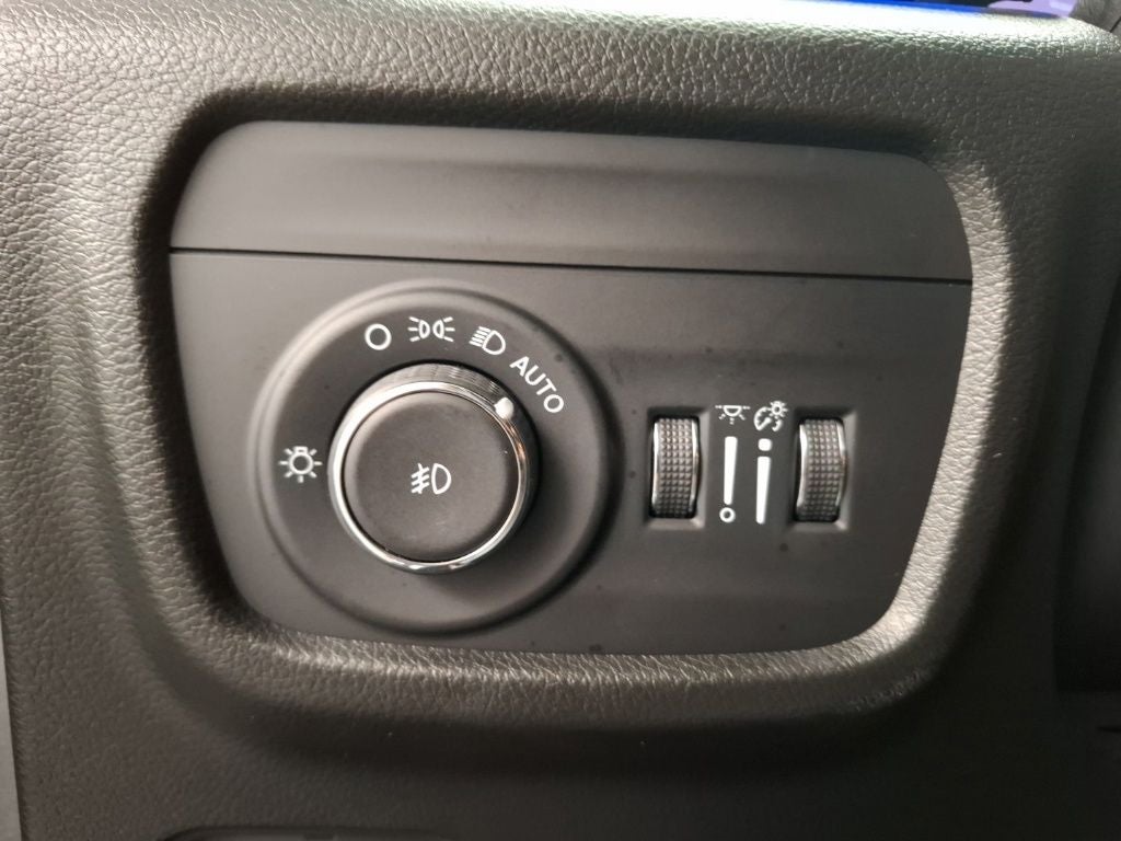 2023 Jeep Grand Cherokee Summit 4x2