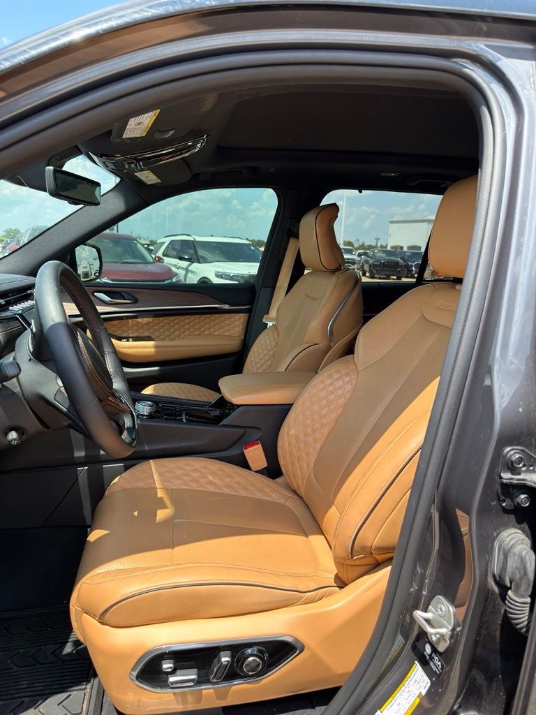 2023 Jeep Grand Cherokee Summit
