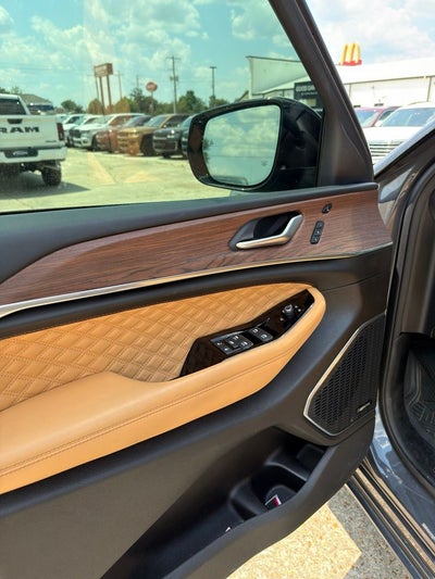 2023 Jeep Grand Cherokee Summit