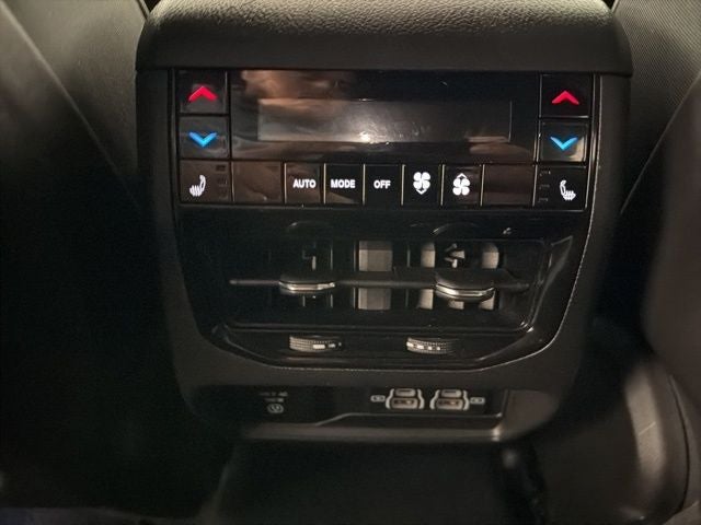 2023 Jeep Grand Cherokee Summit 4x2