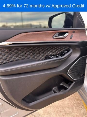 2023 Jeep Grand Cherokee Summit 4x2