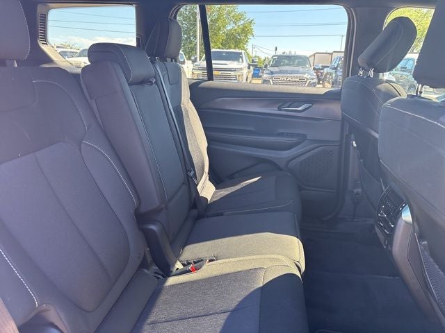 2025 Jeep Grand Cherokee GRAND CHEROKEE L LAREDO X 4X2