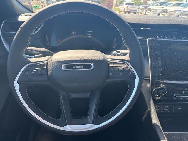 2025 Jeep Grand Cherokee GRAND CHEROKEE L LAREDO X 4X2