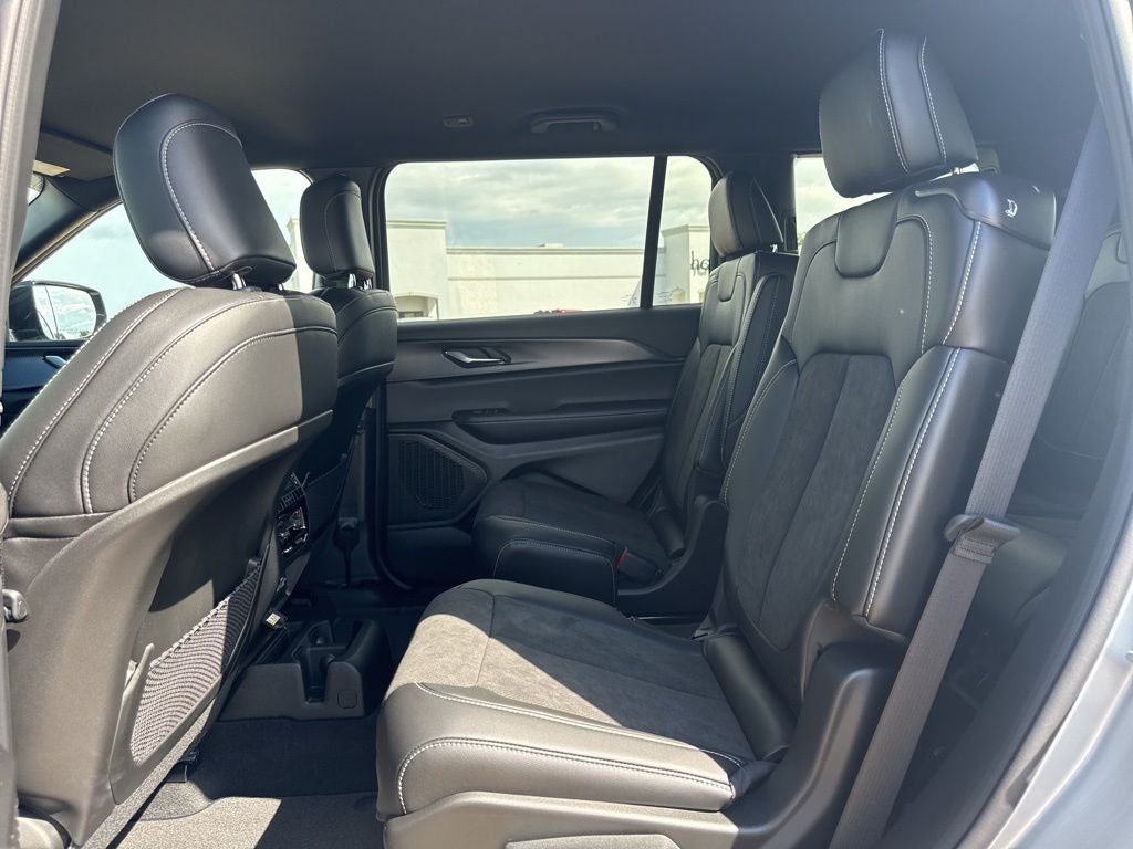 2025 Jeep Grand Cherokee GRAND CHEROKEE L ALTITUDE 4X2