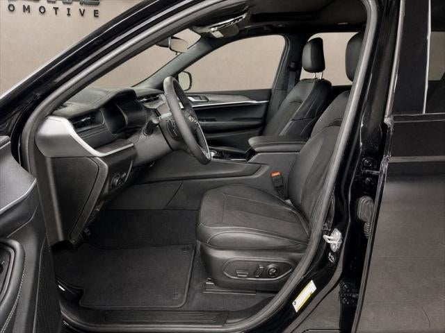 2027 Jeep Grand Cherokee GRAND CHEROKEE L LAREDO ALTITUDE 4X2