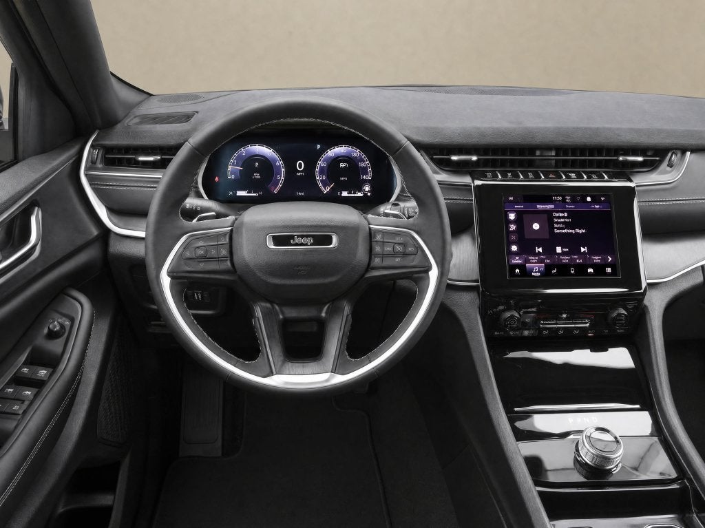 2027 Jeep Grand Cherokee GRAND CHEROKEE L LAREDO ALTITUDE 4X2