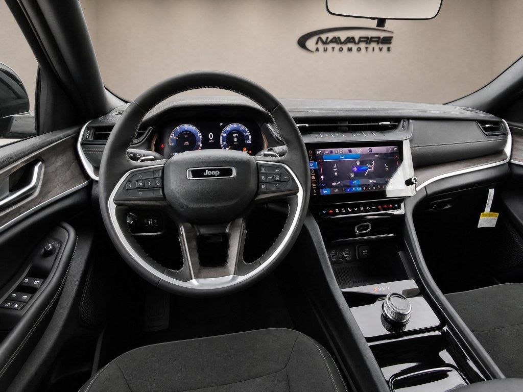 2027 Jeep Grand Cherokee GRAND CHEROKEE L LAREDO ALTITUDE 4X2