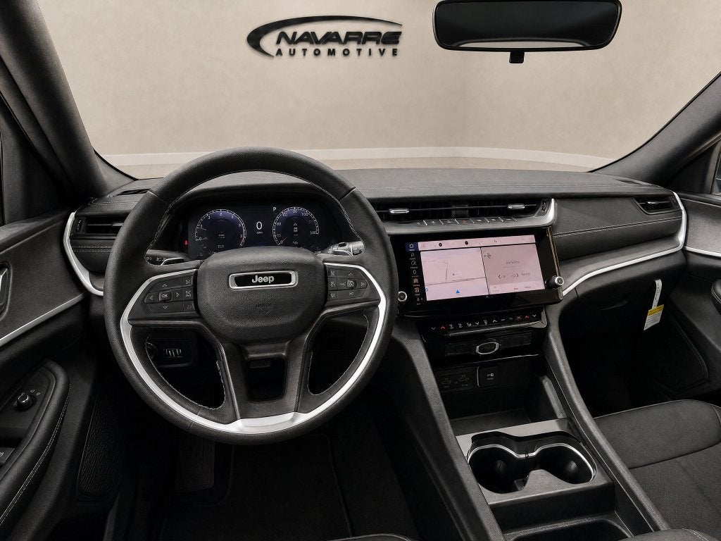 2027 Jeep Grand Cherokee GRAND CHEROKEE L LAREDO ALTITUDE 4X2