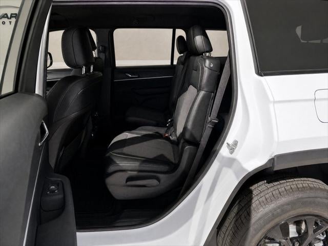 2027 Jeep Grand Cherokee GRAND CHEROKEE L LAREDO ALTITUDE 4X2