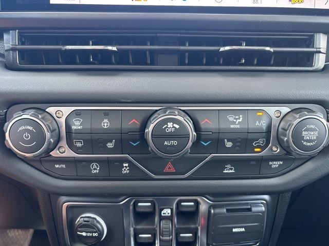 2026 Jeep Gladiator GLADIATOR SAHARA 4X4