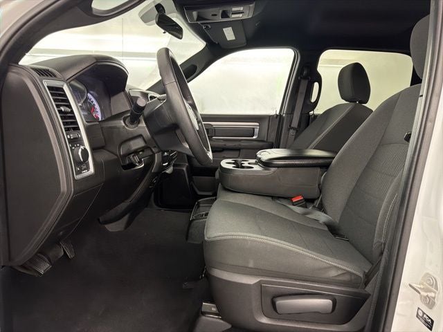 2024 RAM 1500 Classic Warlock Crew Cab 4x2 5'7' Box