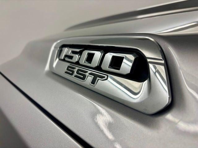 2025 RAM 1500 Laramie Crew Cab 4x4 5'7' Box