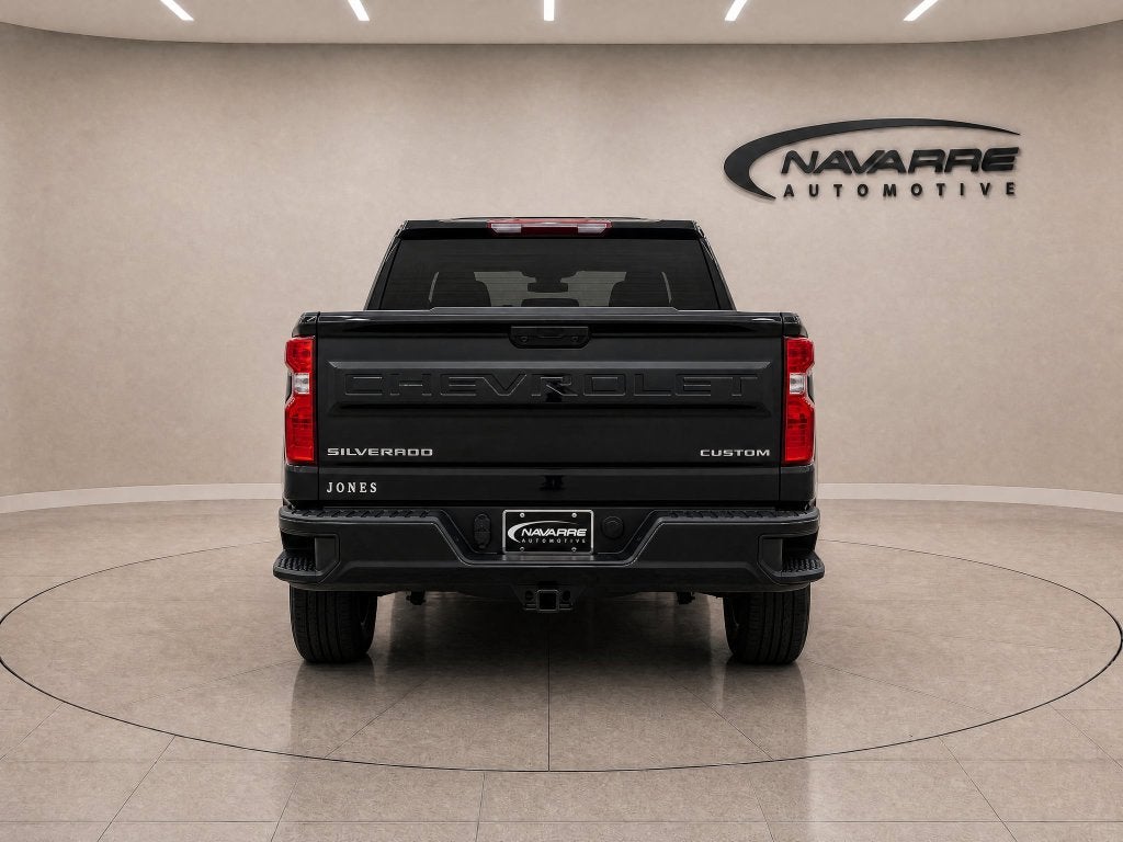 2023 Chevrolet Silverado 1500 4WD Crew Cab Short Bed Custom